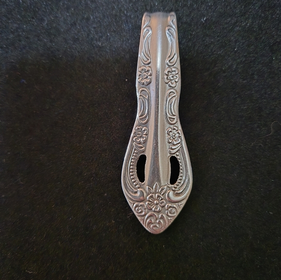 Cleavage Barette - Picture 2 of 5